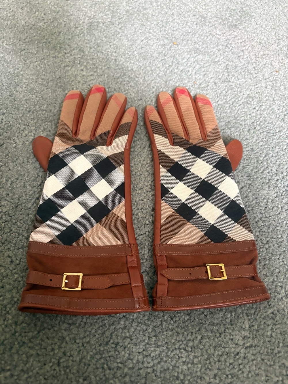 Burberry Nicola House Check Lambskin Gloves